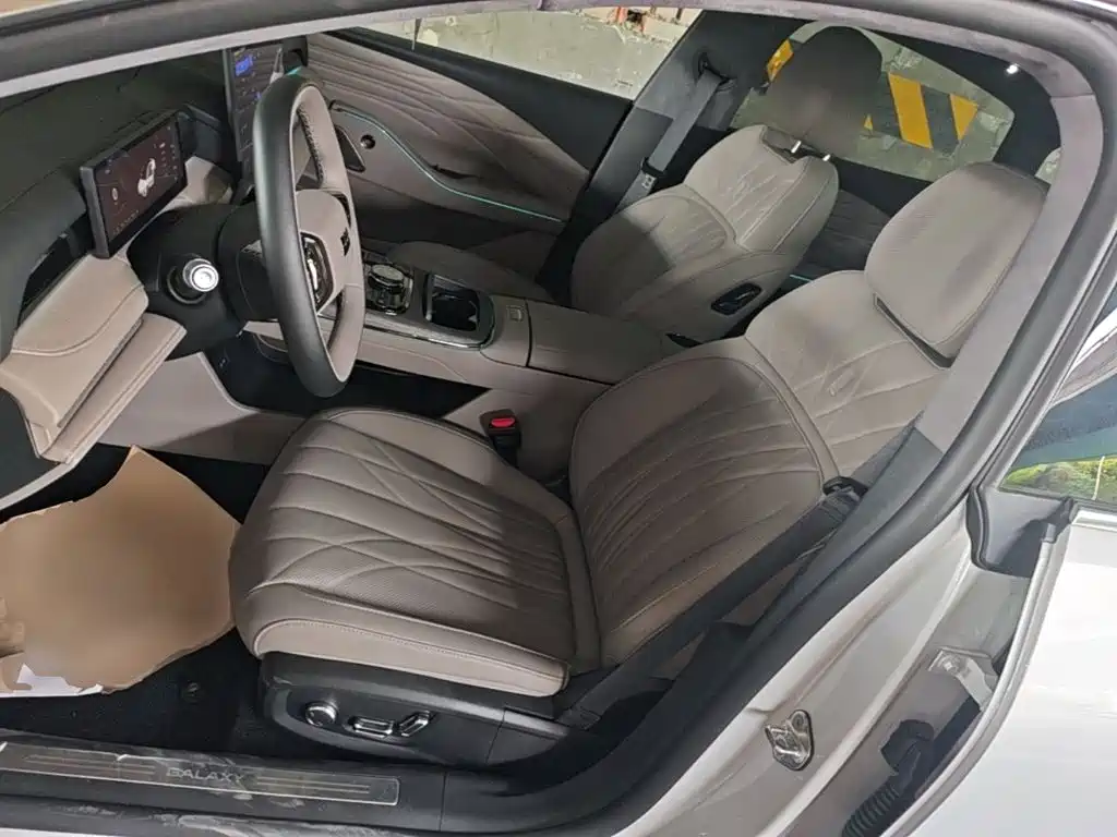 Geely Galaxy Starshine 8 2025 — фото 15