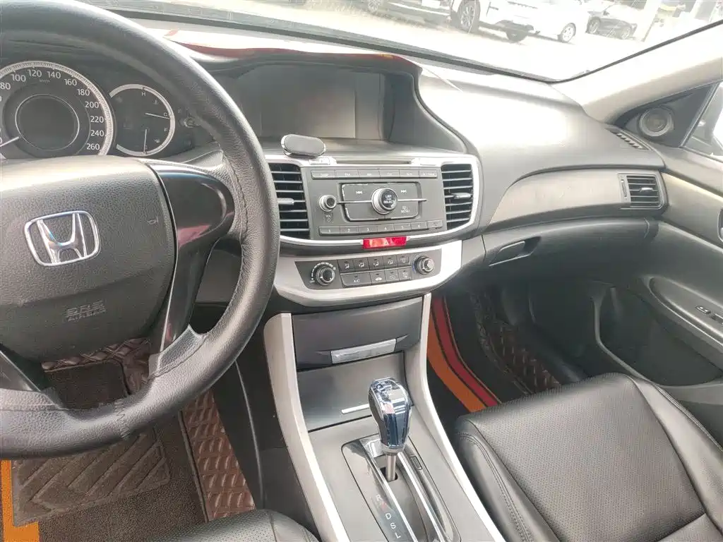 Honda Accord 2015 — фото 6