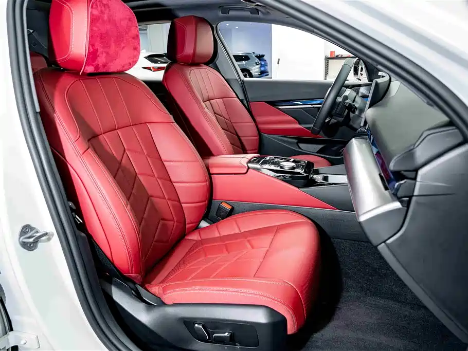 BMW 5 Series 2025 — фото 20