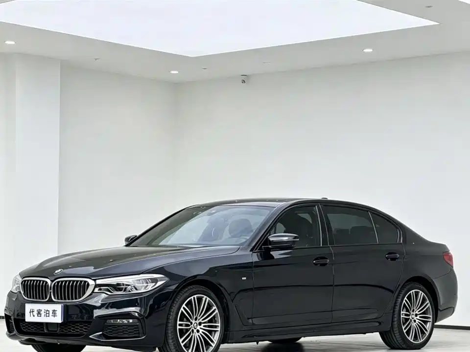 BMW 5 Series 2019 — фото 1