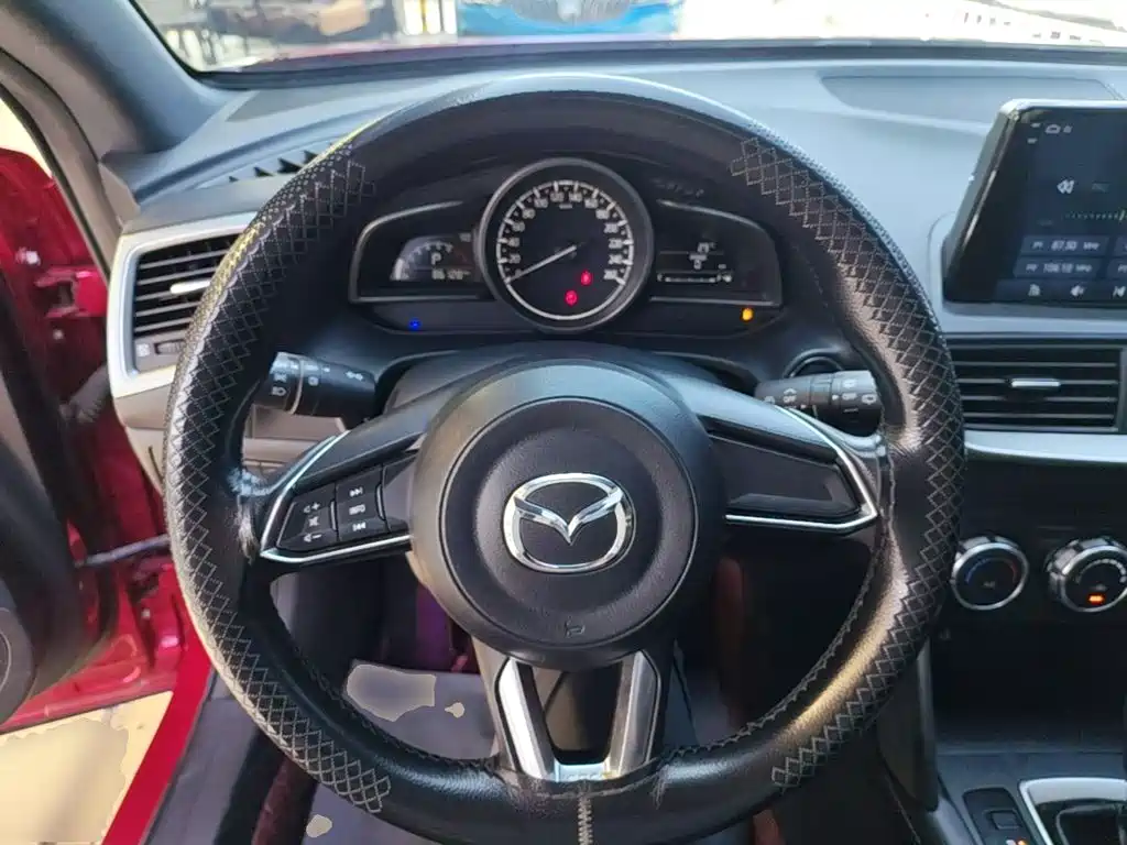 Mazda CX-4 2018 — фото 11