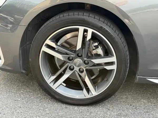 Audi A4L 2021