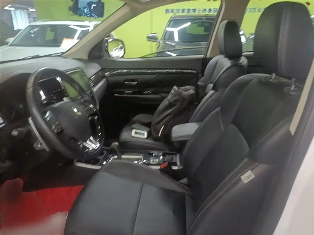 Mitsubishi Outlander 2019 — фото 15