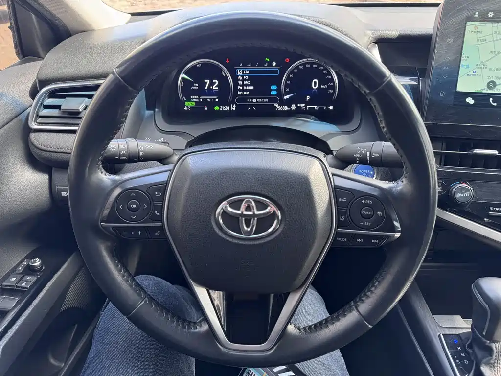 Toyota Camry 2022 — фото 9