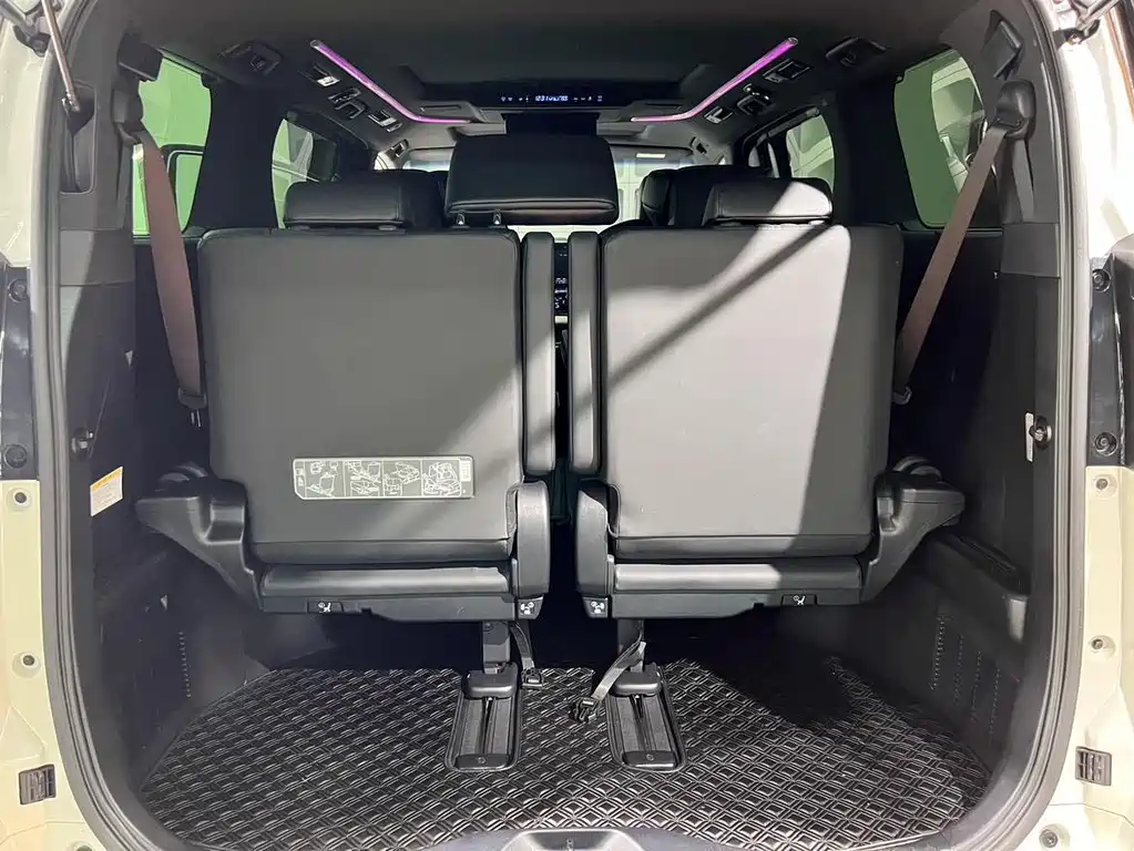 Toyota Alphard 2022 — фото 28