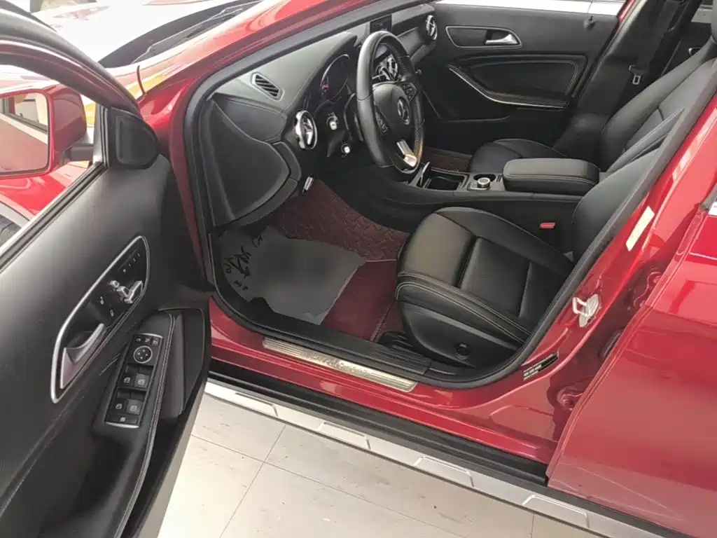 Mercedes-Benz GLA 2018 — фото 16