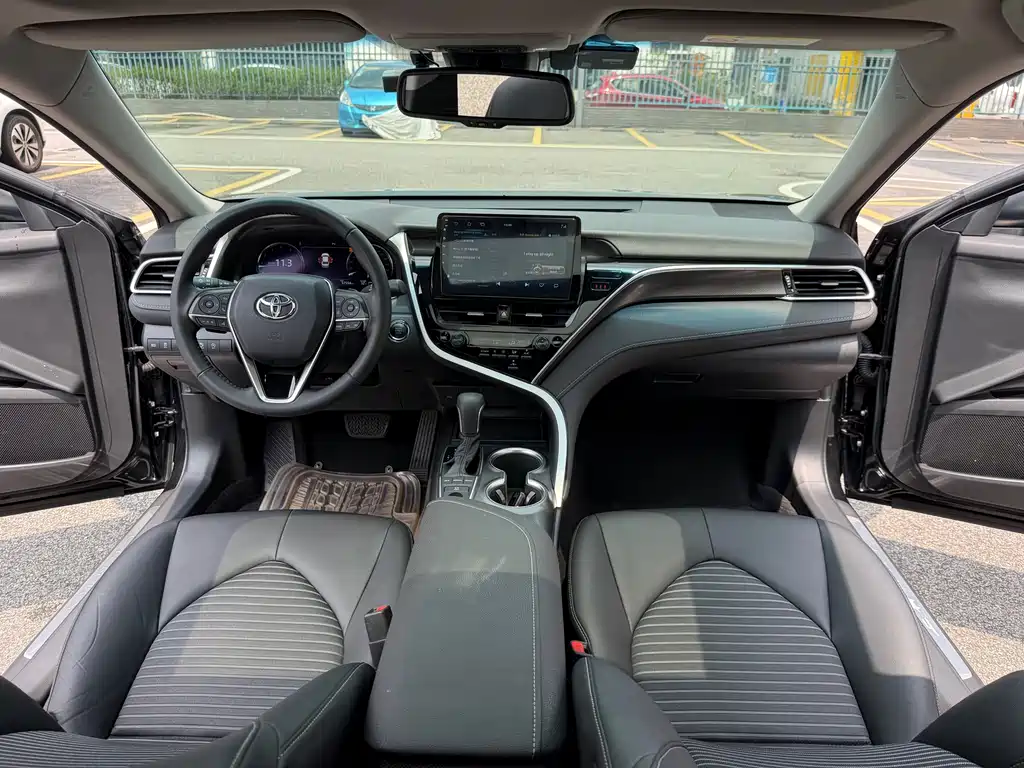 Toyota Camry 2022 — фото 13