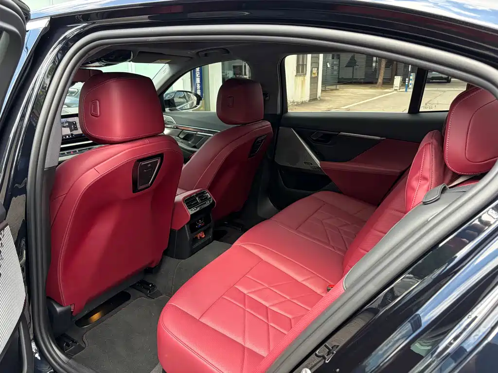 BMW 5 Series 2025