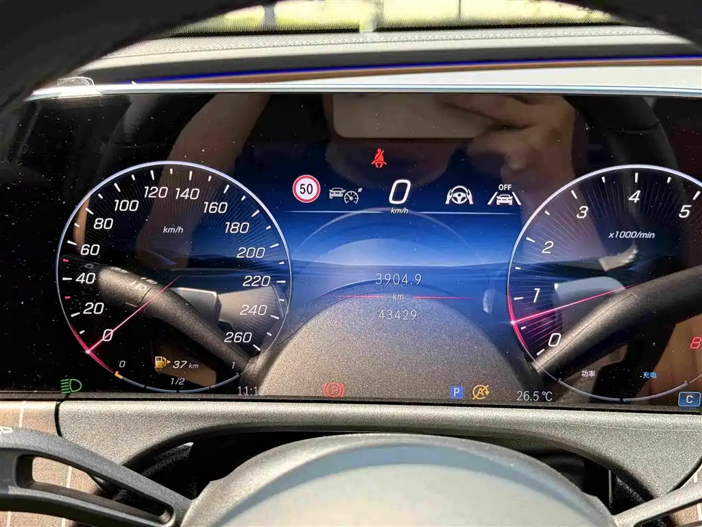 Mercedes-Benz E-Class 2024 — фото 18