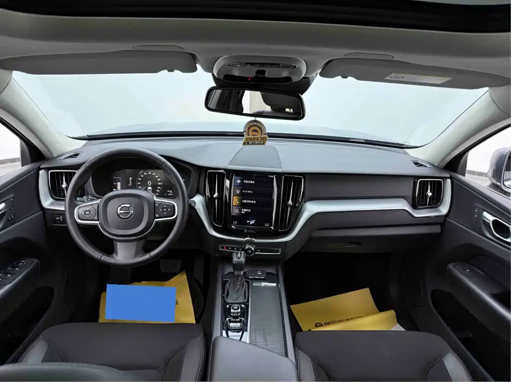 Volvo XC60 2018 — фото 10