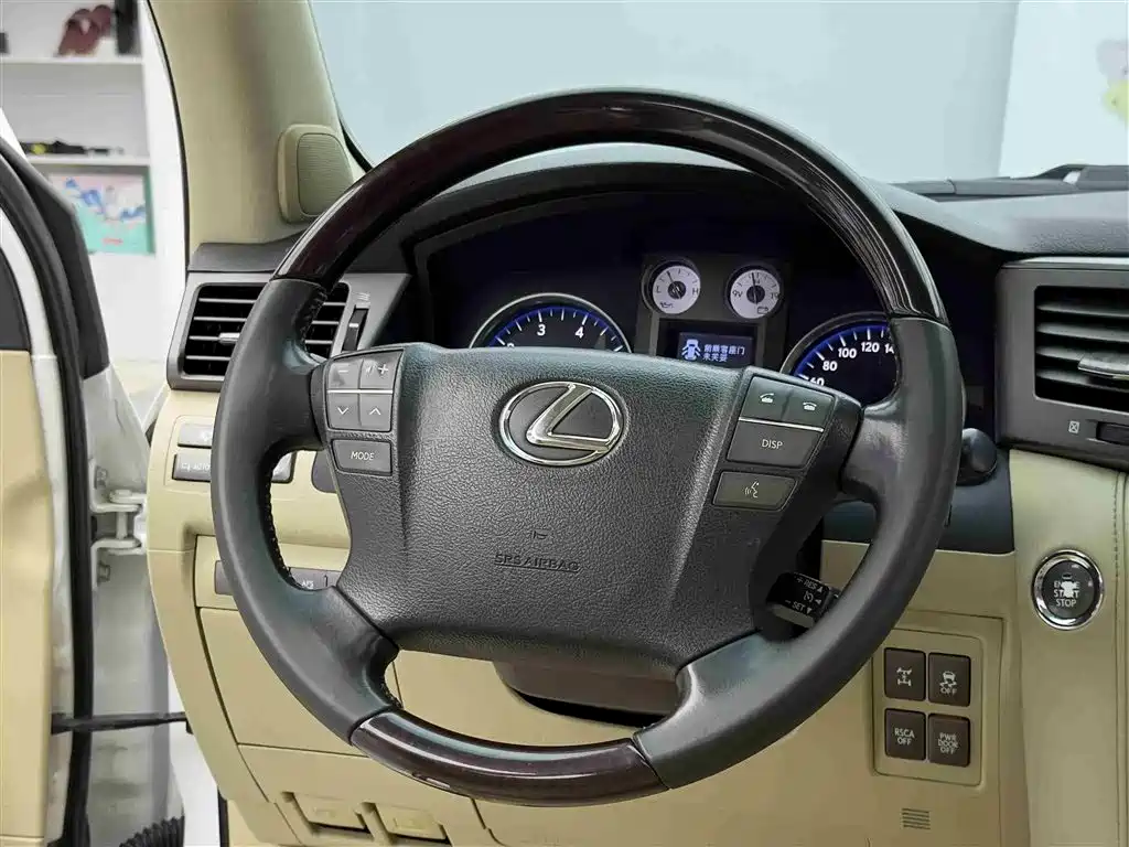 Lexus LX 2011 — фото 11
