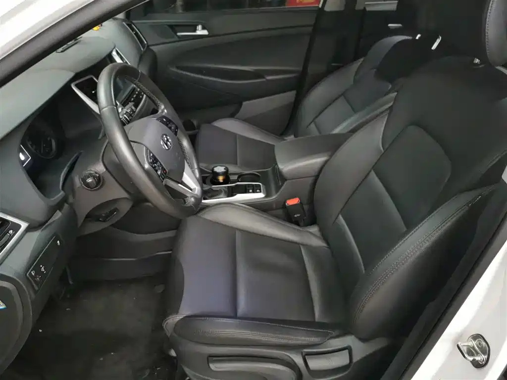 Hyundai Tucson 2017 — фото 11