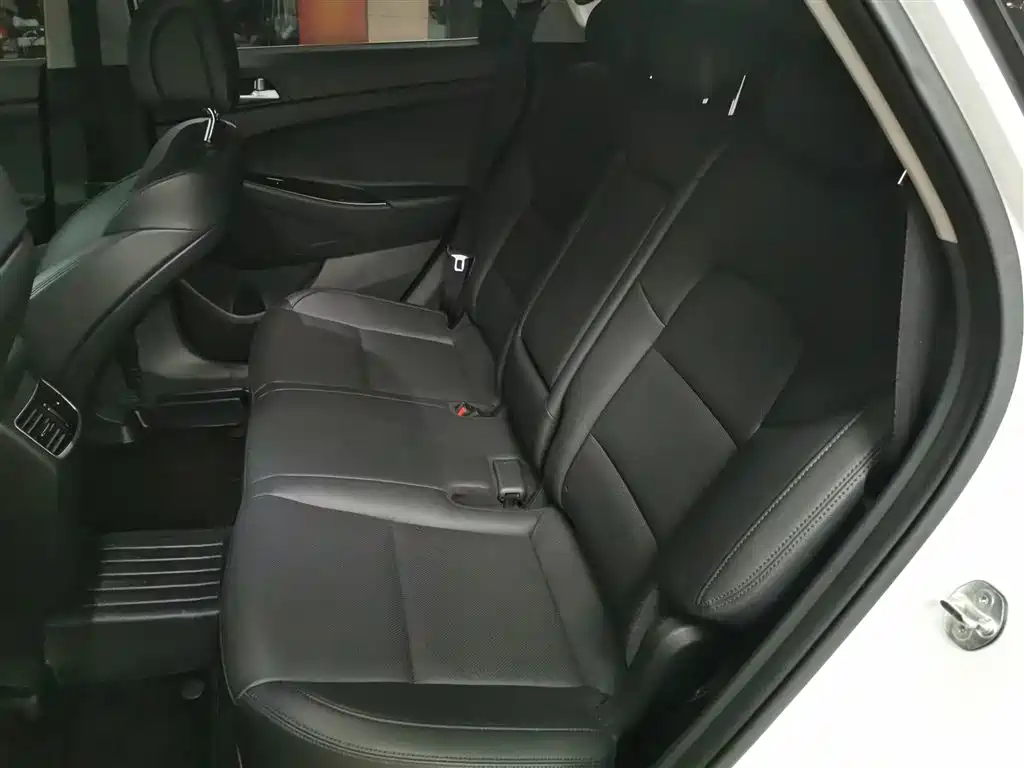Hyundai Tucson 2017 — фото 13