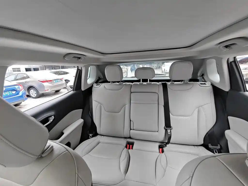 Jeep Compass 2017 — фото 17