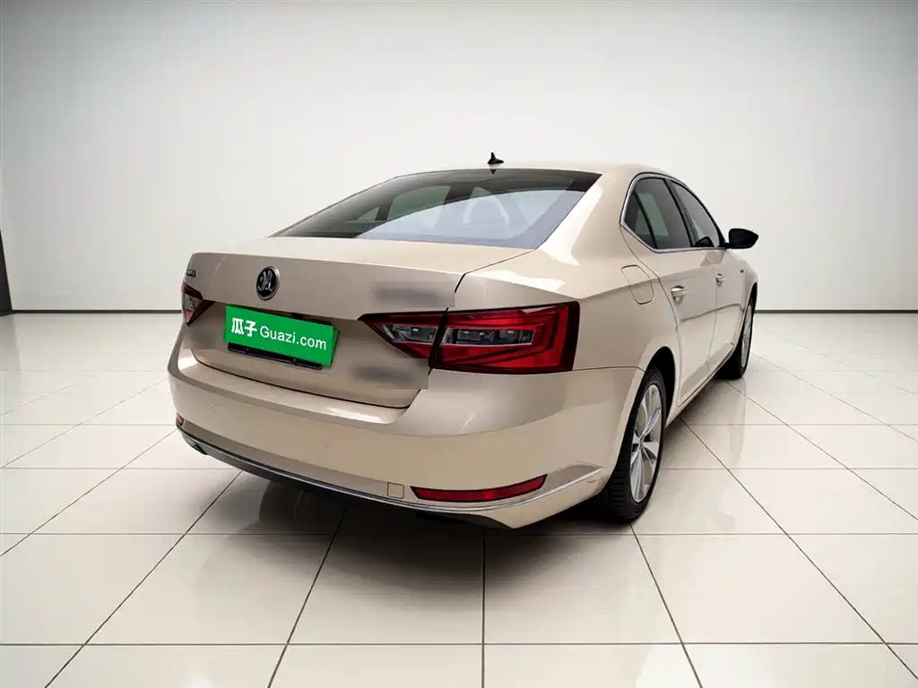 Skoda Superb 2019 — фото 4