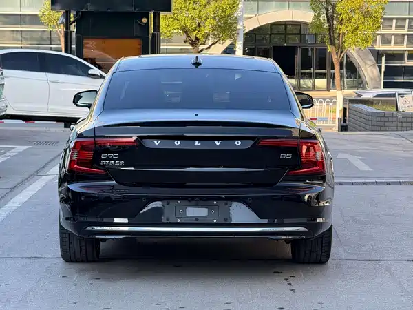 Volvo S90 2024