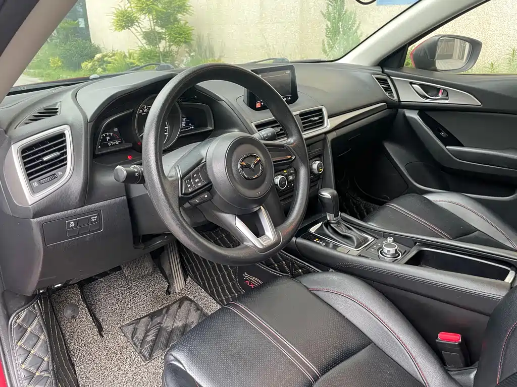 Mazda 3 Axela 2018 — фото 16