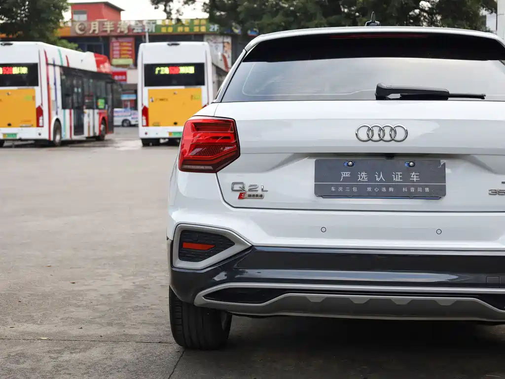 Audi Q2L 2023 — фото 26