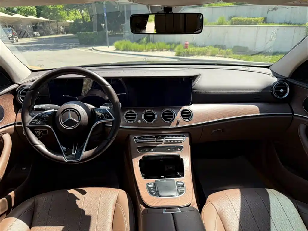 Mercedes-Benz E-Class 2022 — фото 16