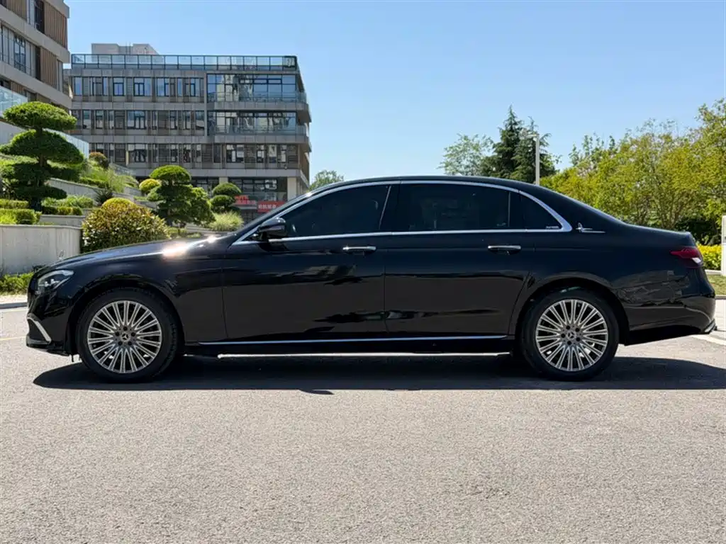 Mercedes-Benz E-Class 2022 — фото 11