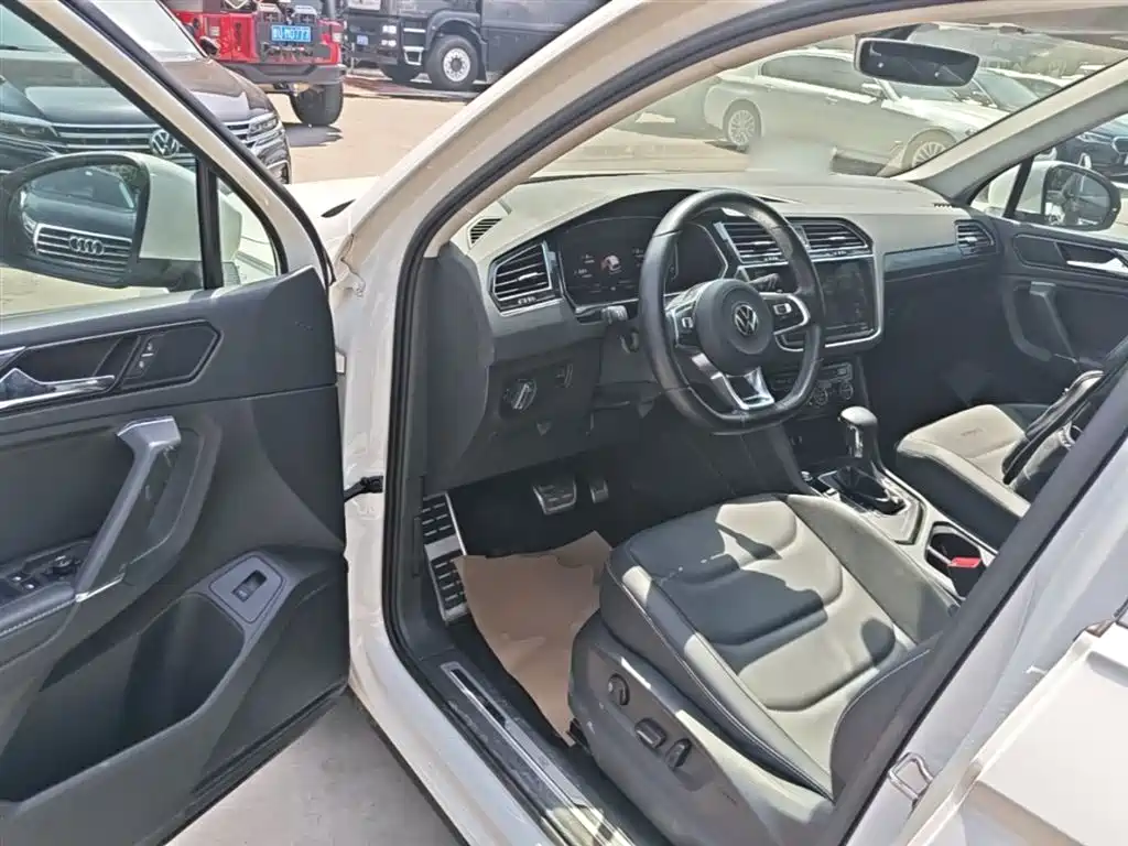 Volkswagen Tiguan L 2021 — фото 16