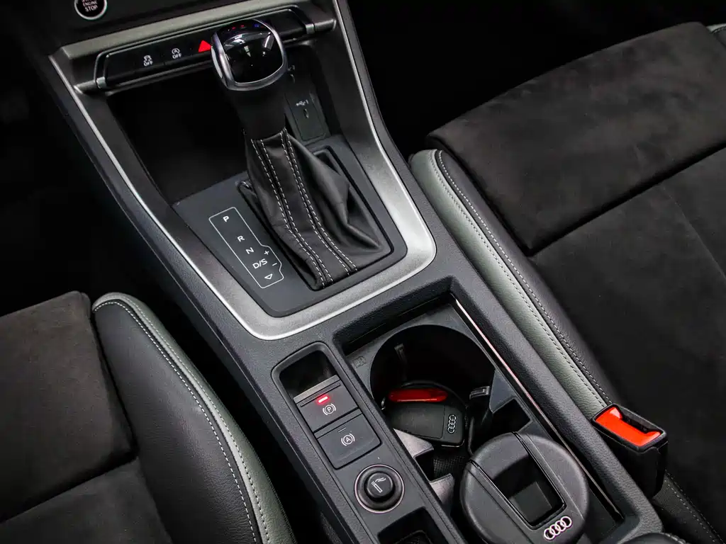 Audi Q3 2021 — фото 11