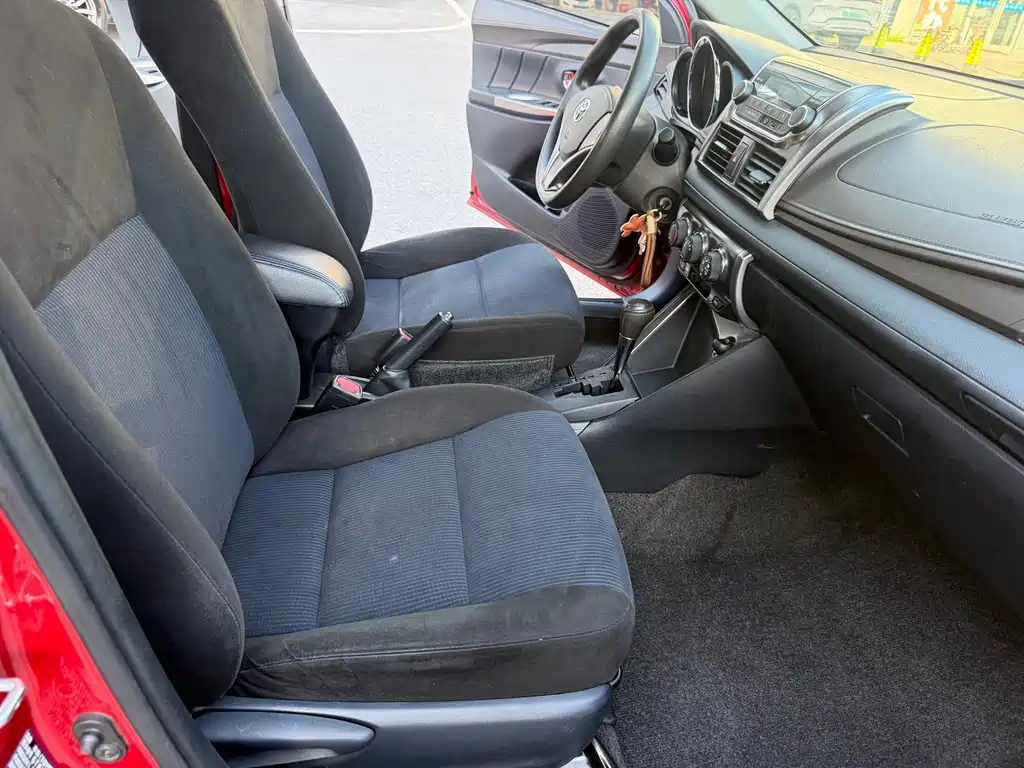 Toyota Yaris L 2016 — фото 12