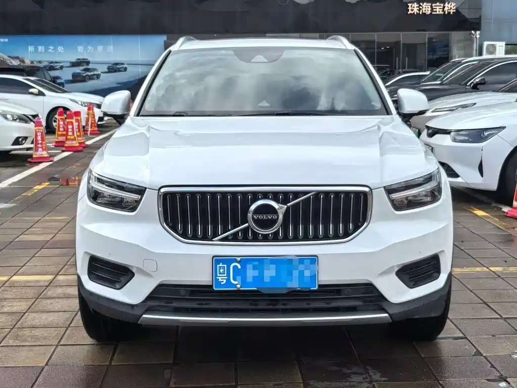 Volvo XC40 2021 — фото 2