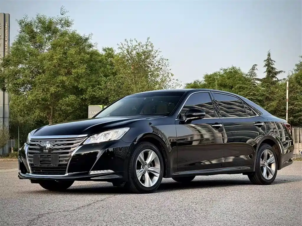 Toyota Crown 2016 — фото 1