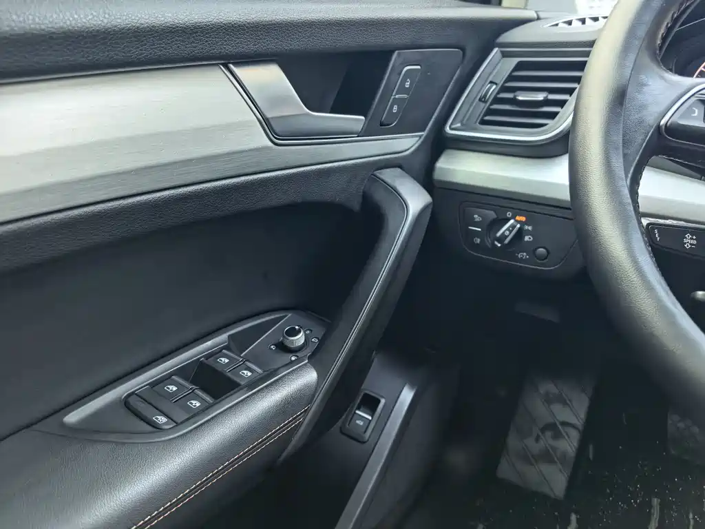 Audi Q5L 2018 — фото 10