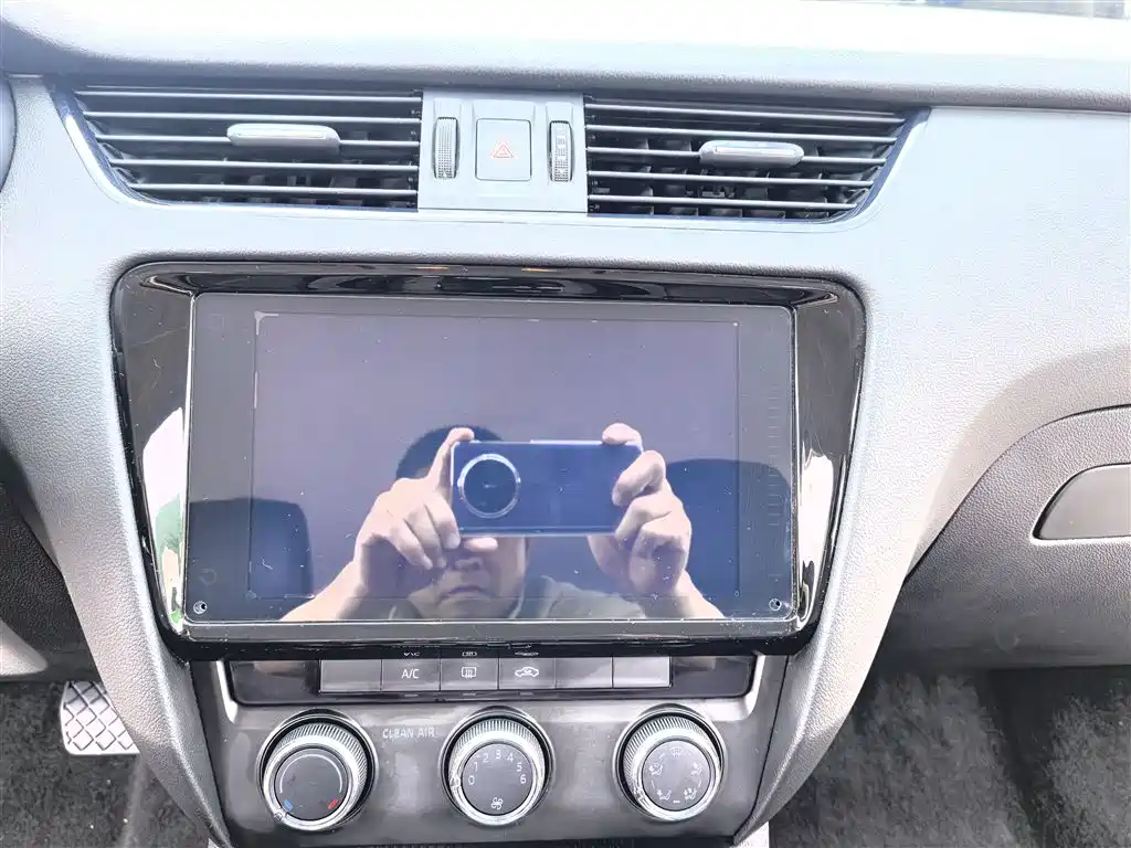 Skoda Octavia 2023 — фото 15