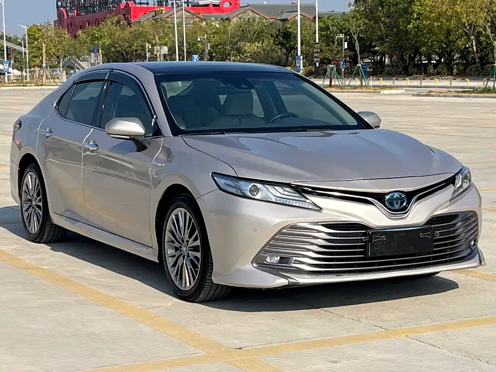 Toyota Camry 2019 — фото 3
