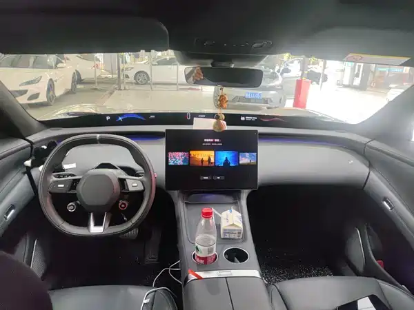 Xiaomi YU7 2025