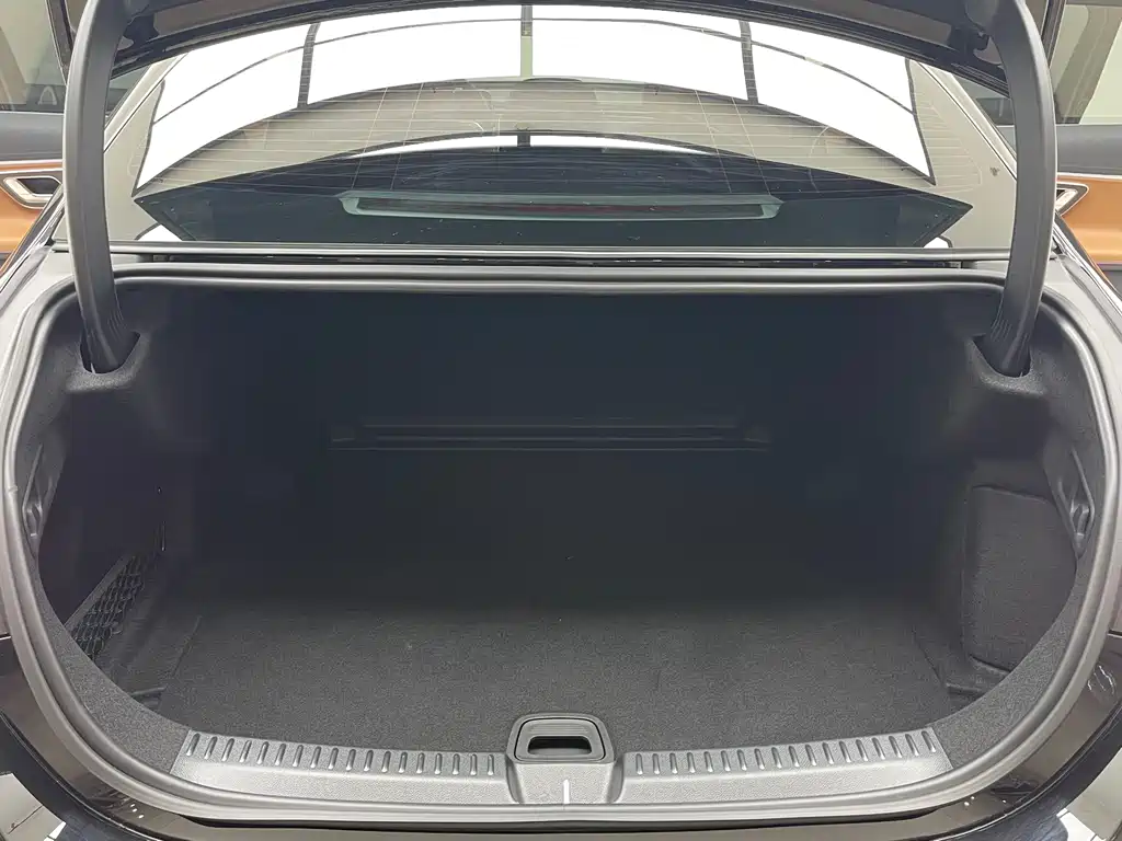Mercedes-Benz E-Class 2025 — фото 12