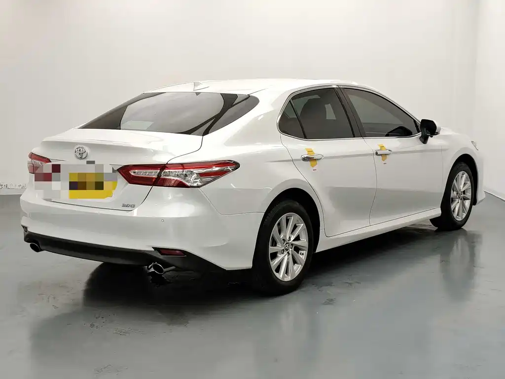 Toyota Camry 2022 — фото 4
