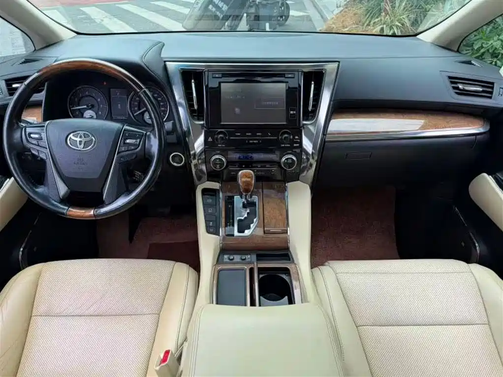 Toyota Alphard 2017 — фото 7