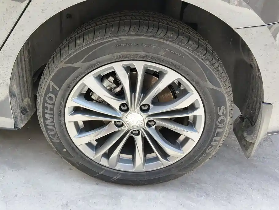 MG MG5 2025