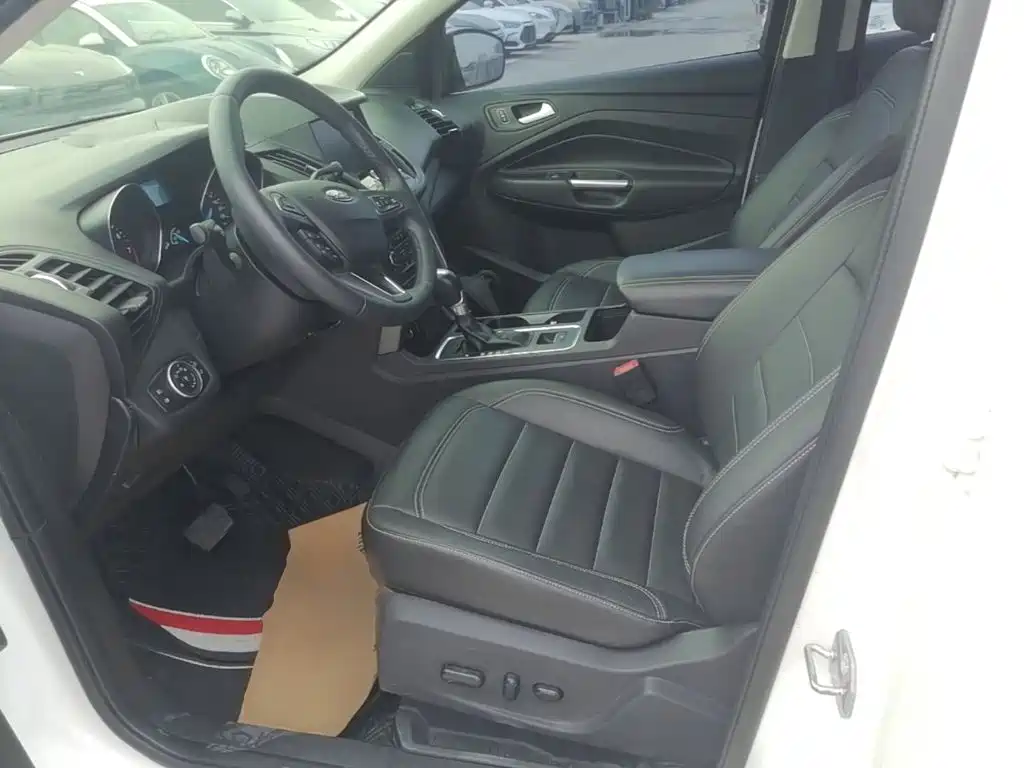 Ford Kuga 2016 — фото 15