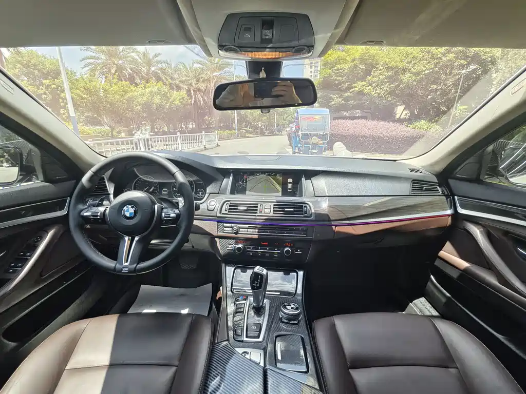 BMW 5 Series 2017 — фото 13