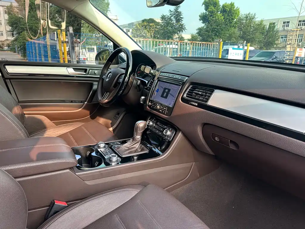 Volkswagen Touareg 2017 — фото 13