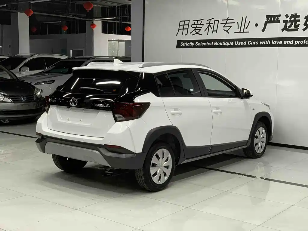 Toyota Yaris L 2022 — фото 4
