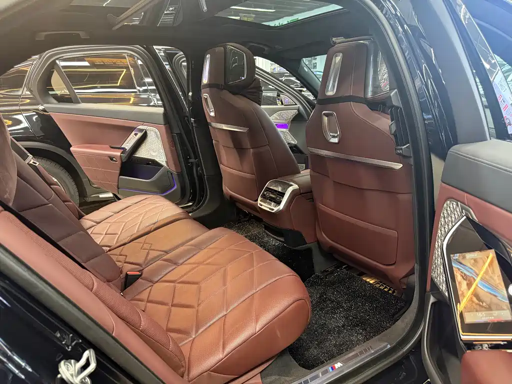 BMW i7 2023 — фото 16