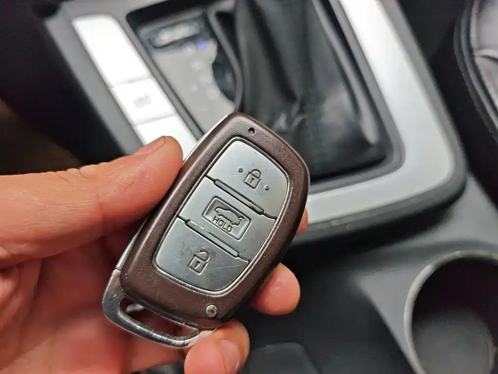 Hyundai Elantra 2016 — фото 9