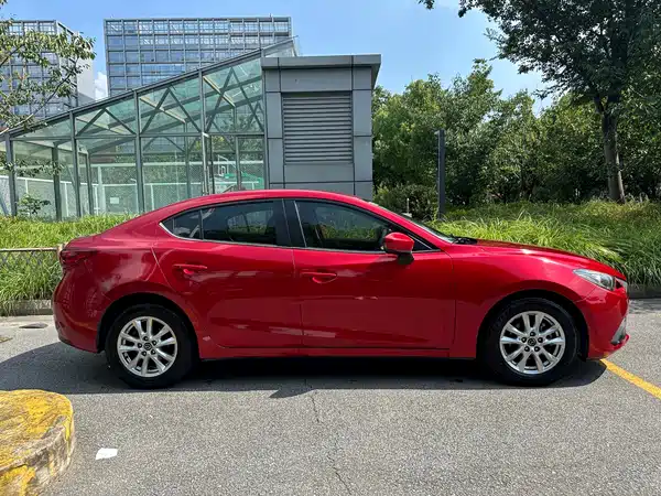 Mazda 3 Axela 2015