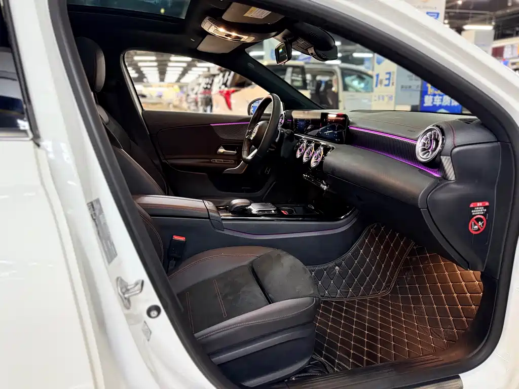 Mercedes-Benz A-Class 2023 — фото 11