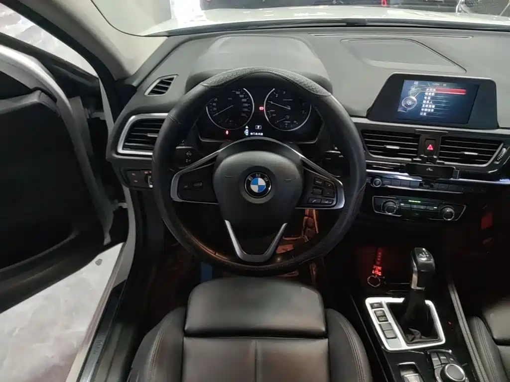 BMW 1 Series 2017 — фото 11