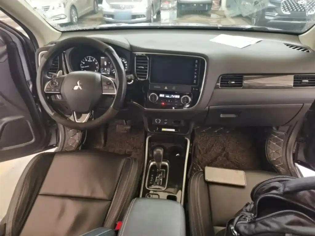 Mitsubishi Outlander 2019 — фото 10