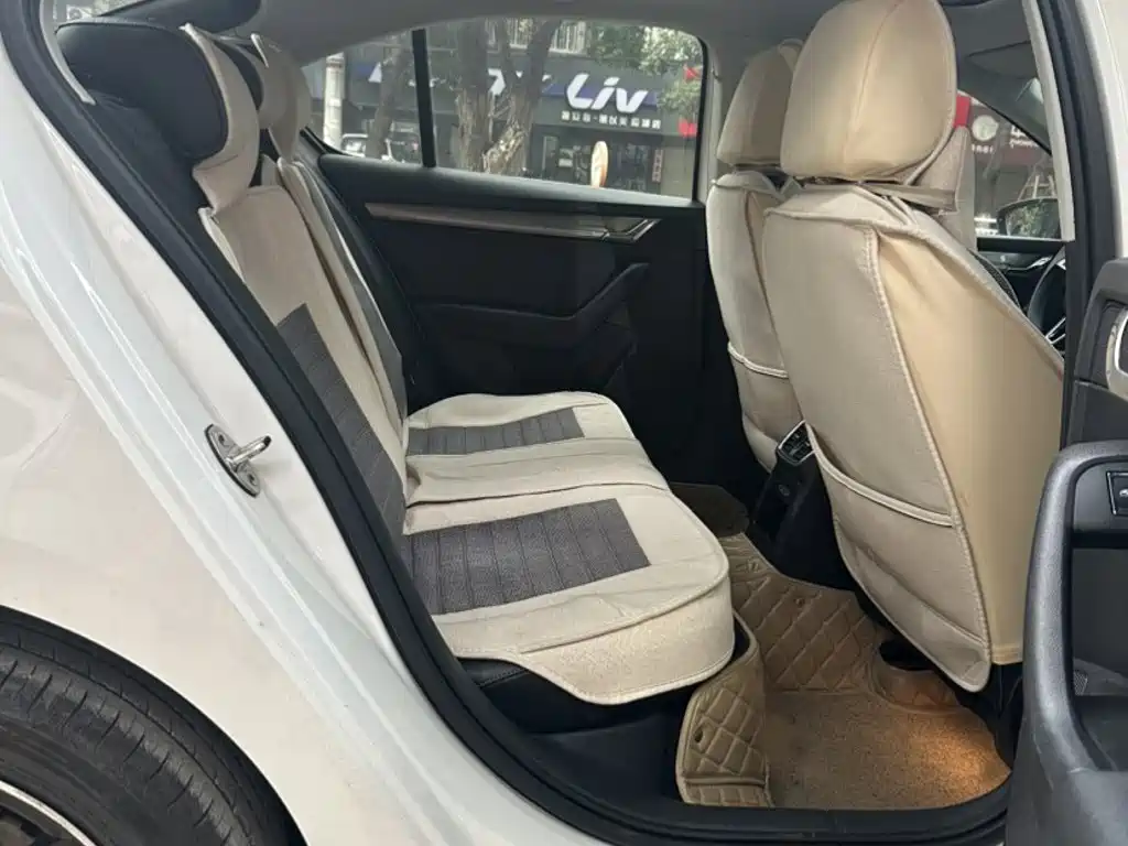 Skoda Octavia 2019 — фото 15