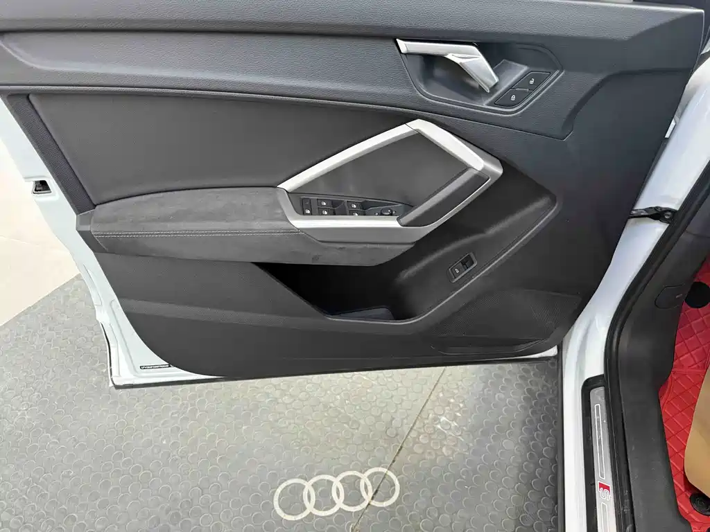 Audi Q3 2023 — фото 9