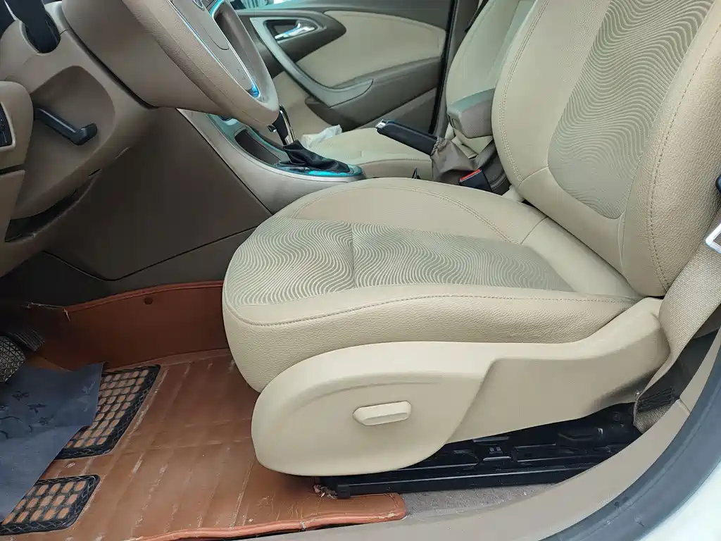 Buick Excelle 2015 — фото 10